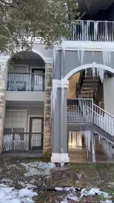 Burst pipe has been running for 9 hours at my apartment in Austin, TX