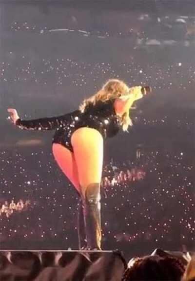 Taylor Swift definitely bending over favorite position#2