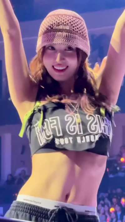 TWICE - Momo