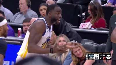 [Highlight] How in the world is this a foul on Draymond...