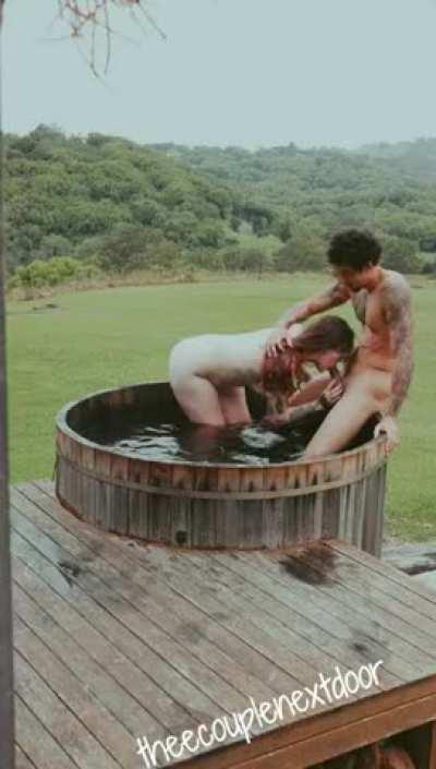 Fucking in an Bed and Breakfast hotub before the others wake up😍