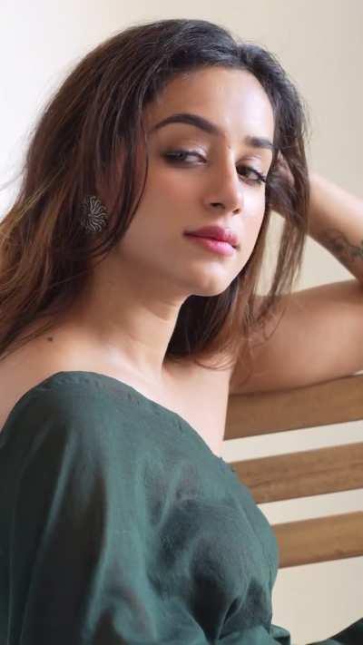 So.. Sweet.. Wanna sniff them or lick them.. 😘😘😋😋