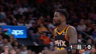 [Highlight] Kawhi Leonard hits two huge 3's back to back in the final minutes of a tight game!