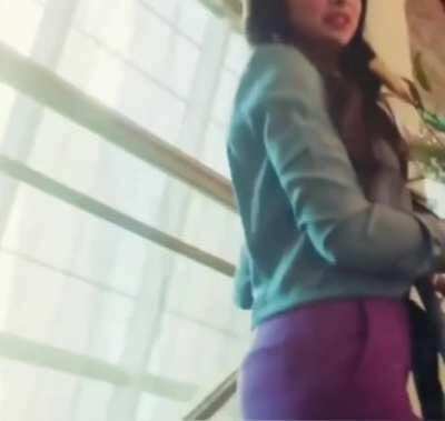 I am obsessed with this natural ass of Deepika padukone 😍