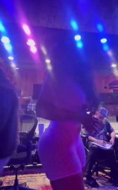 Slowly showing us her fat 🍑