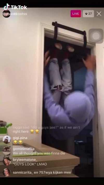 I introduce you to the reverse pull-up