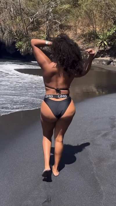 Cum and be kinky with me on my OnlyFans. It's FREE! 🥰 (links in comments below)