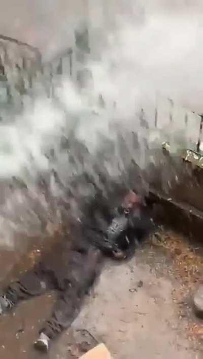 Nu mai ai unde sa dai o laba linistit.