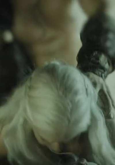 POV: You watch your Queen Emilia Clarke getting it. She gives you direct eye contact (4k / with audio)