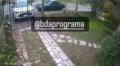 Y despues aca te dicen que si ganas en dolares en Argentina sos gardel