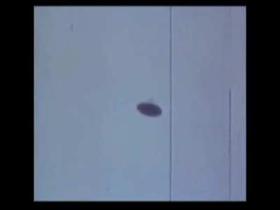 3 minutes of close-up footage of a flying saucer + interesting commentary.