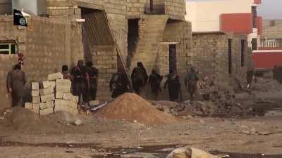 Footage from ISIS' siege and capture of the town of Samarra near Tikrit. June 2014.