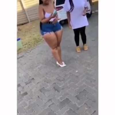 Thick in jeans (@segos_pumpkin)