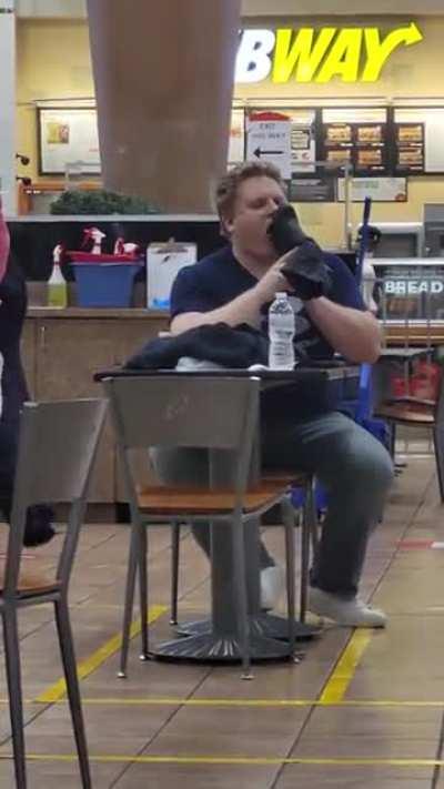 Mods are asleep, you might have never seen a subway creature like this one