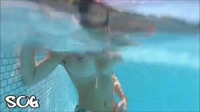 Boobs Underwater
