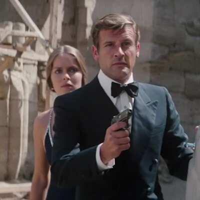 Notre président qui sauve la France de la Covid, enfin dans sa tête...