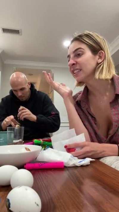 was deciding on posting or not but idc her tits boutta pop out her shirt i love how she knows what she’s doing 🤣🤣 she not slick. oh and she talks too much and is obnoxious