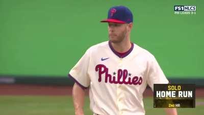 [Highlight] [Highlight] Juan Soto's solo shot brings the Padres within a run of the Phillies.