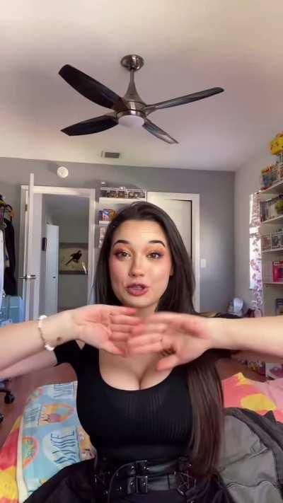 Sofia Gomez looking absolutely massive