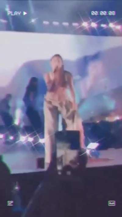 Ariana Grande fancam