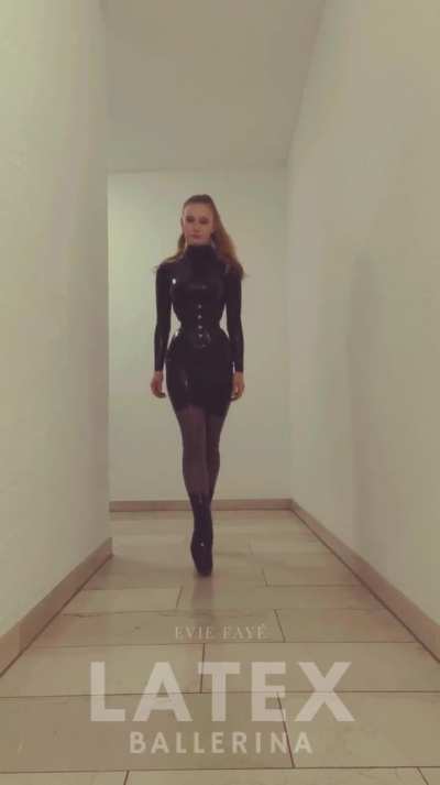 messing around in my new ballet wedges