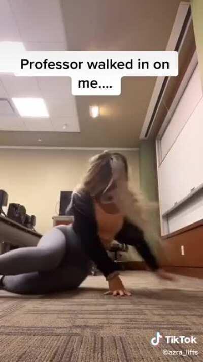 That cake tho 👀🍑