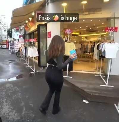 Pokimane thiccness is unmatched 😍🥵