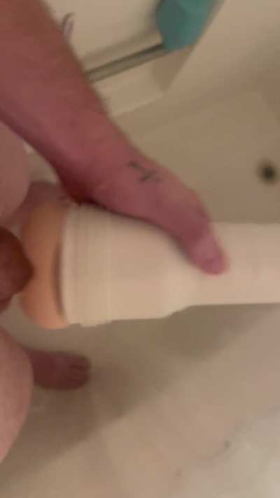 Jacking off in the shower is so relaxing! 