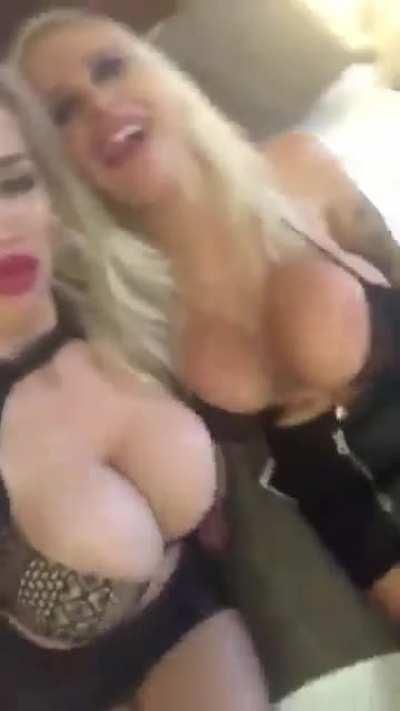 i think Tom would love to hang out with these two lovely ladies.