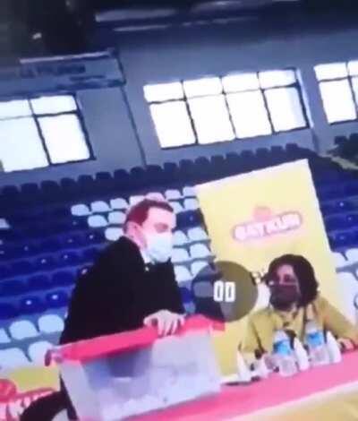 ÇAYKUR işe alım kurasında, çıkan ismi kontrol ediyorlar. Listede ismi yoksa geri atıyorlar. Hiç utanmıyorlar