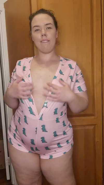 Trying to pull off the cute girl next door look for you 🥺