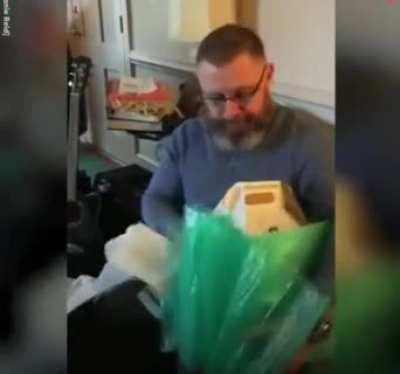 After John Reid's 16-year-old son, Dakota, died he decided to donate his son's organs. Robert O'Connor, who received Dakota's heart sent John and his wife, Stephanie, a thank you present.