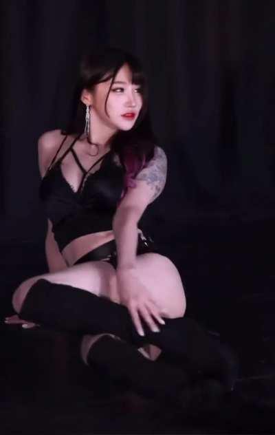 𝙂𝙄𝙍𝙇𝘾𝙍𝙐𝙎𝙃 • 𝙏𝘼𝙀𝙍𝙄