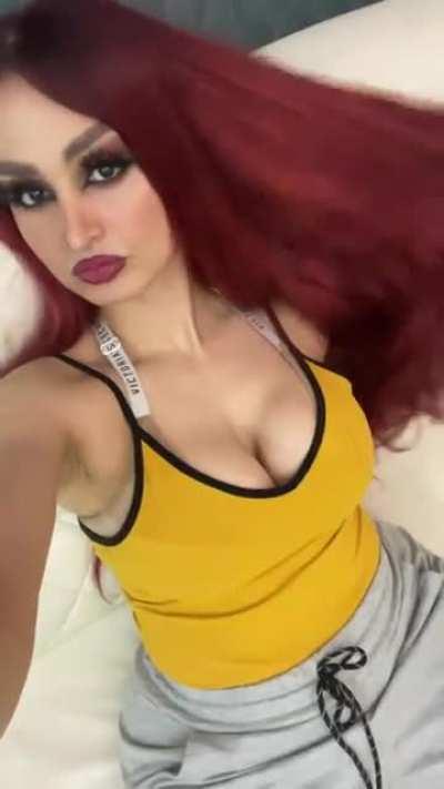 made me cum on her boobs