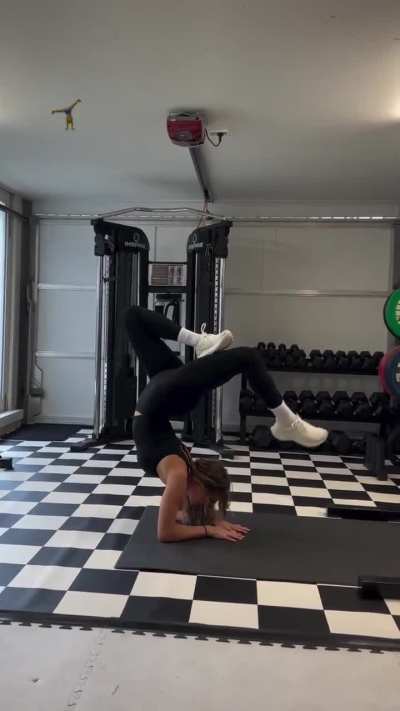 Hand stand | IG September 2024 