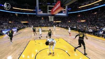 [Highlight] Otto Porter Jr clamps PJ Washington's arm and awkwardly pulls it