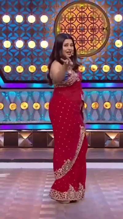 Prajakta mali hot dance 