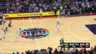 [Highlight] Sixers turn defense into offense with Reed blocking Giannis and Maxey hitting the floater on the other end