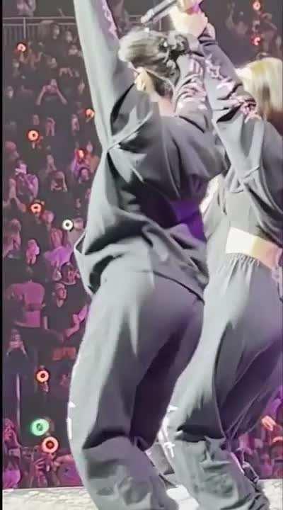 TWICE big 🍑 line - Momo &amp;amp; Mina (high boner alert)