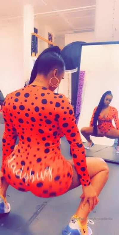 Twerking in the Mirror