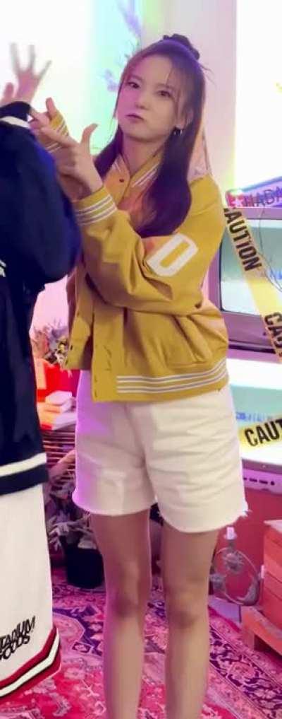 [230331] Yujin #Giddychallenge [LOVESTRUCK!]