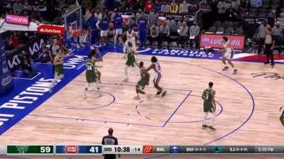 [Highlight] Giannis starts the 2nd half with 4 blocks in 4 minutes