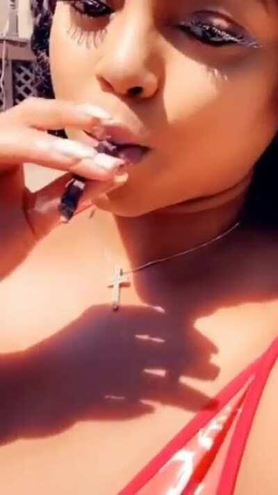 As promised here is all the good shots of her by the pool 🤤