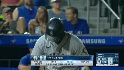 [Highlight] Ty France enjoying a heckler get shut down