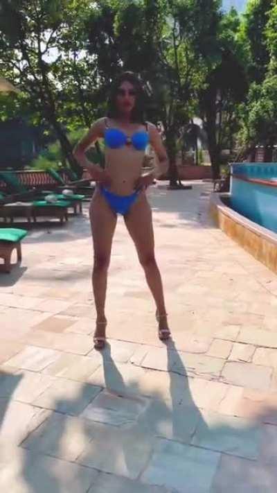 Divita Rai the new hottest chick in town (New)