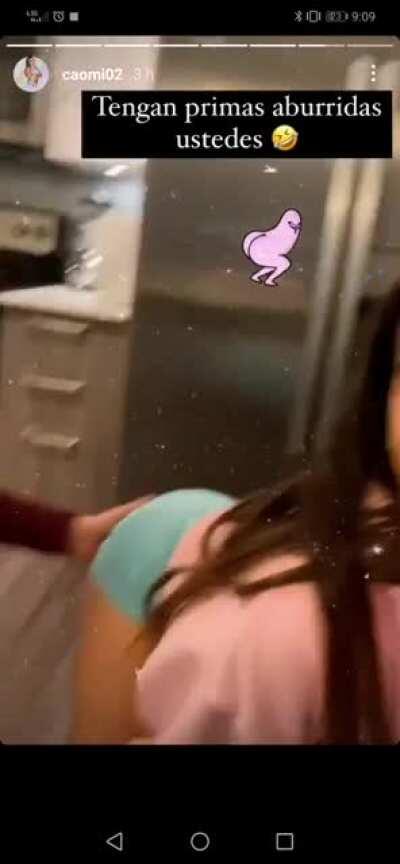 Quien fuera su prima para estar así de aburrida 🙄