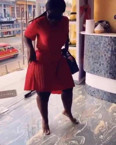 ABIDIVA PLAYING WITH HER BIG BOOTY WHILE ITS SHAKING