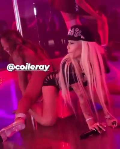 Coi N stripper 😍