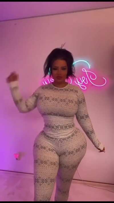 CANT DECIDE WHICH SIDE 😵 DM ME IF YOU WANT TO JOIN THE NAUGHTY SKY SQUAD