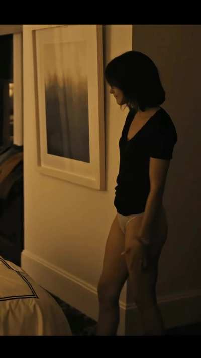 Cobie Smulders - Friends From College (S01E04)